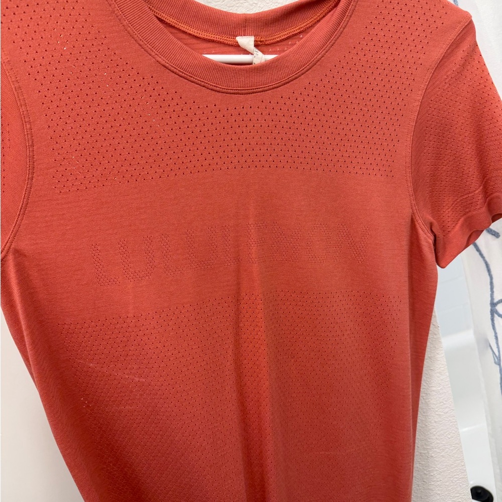 lululemon athletica Short Sleeve Top - Picture 2 of 5